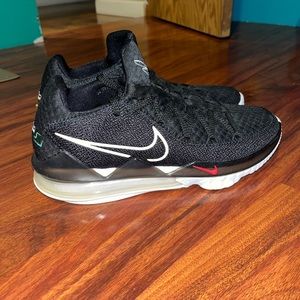 Nike Men Lebron 17 Low